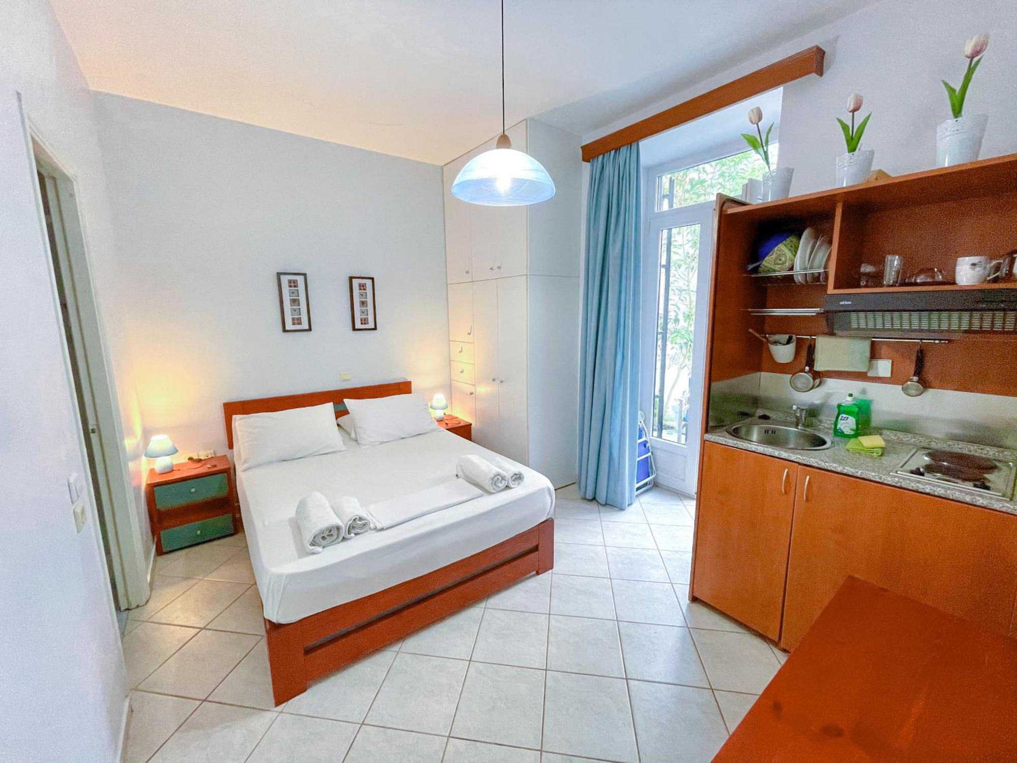 Xenios Zeus Rooms Koróni Екстериор снимка