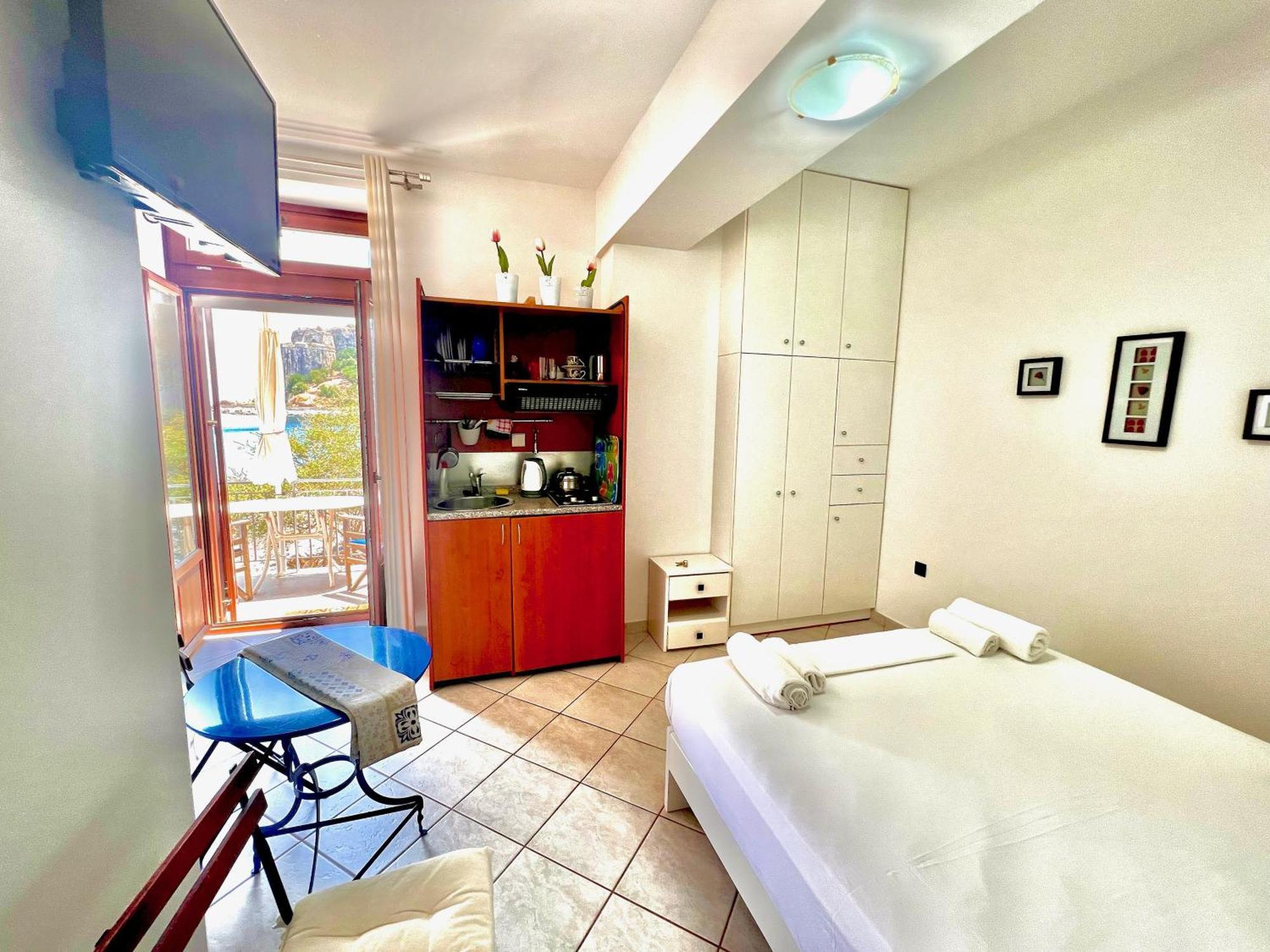Xenios Zeus Rooms Koróni Екстериор снимка